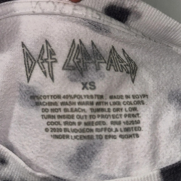 oversized gray & white tie dye Def Leppard crew neck sweater size xs - Picture 3 of 3